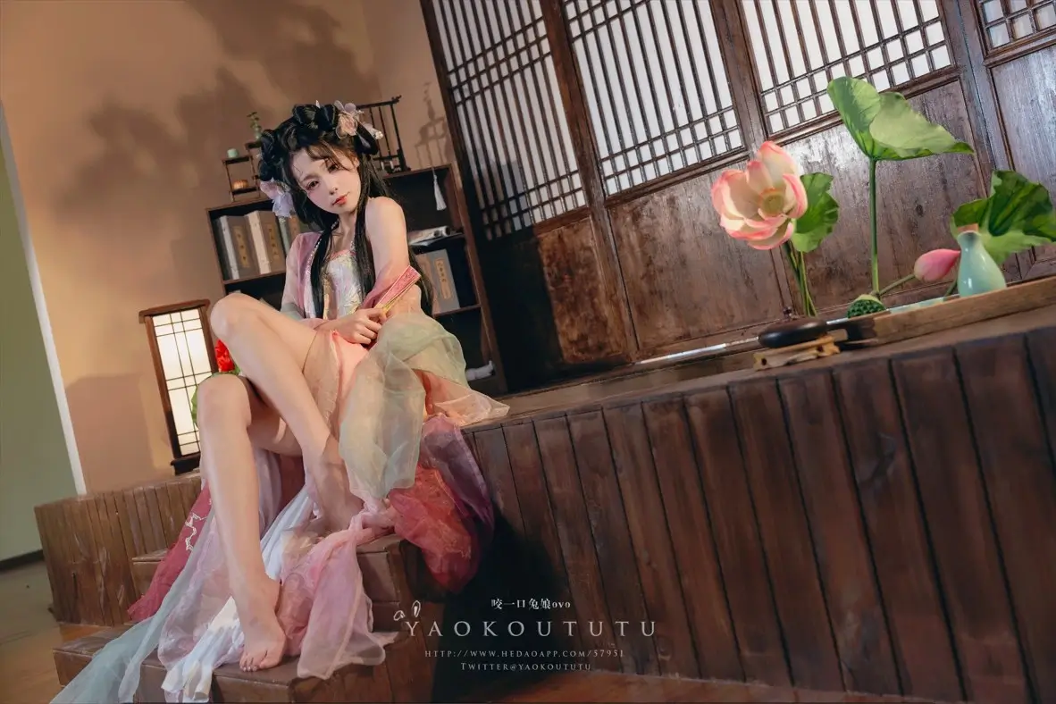 黏黏团子兔（咬一口兔娘）- 八月订阅『醉倒荷塘边』& 游园惊梦