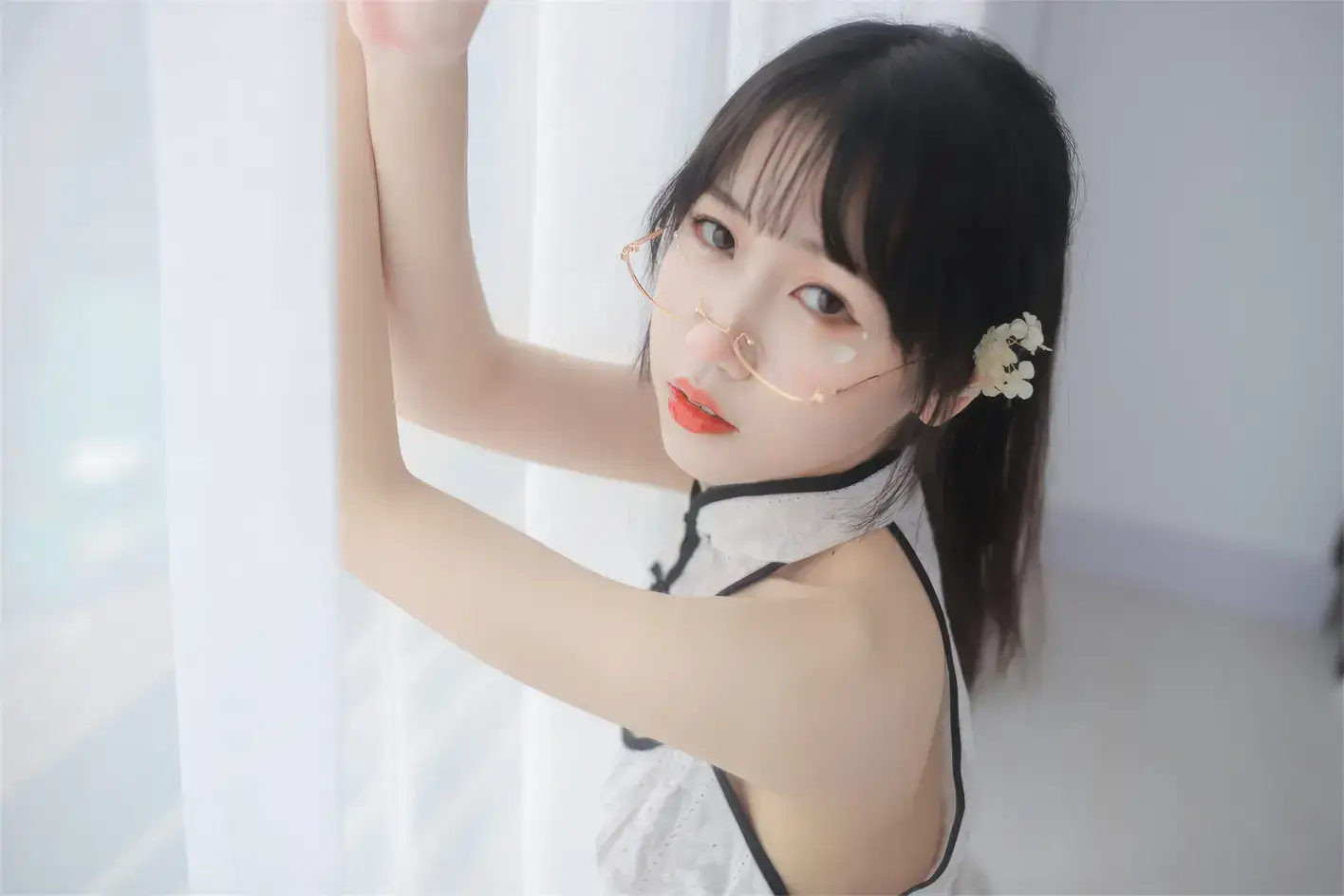 不呆猫 – 人妻白旗袍