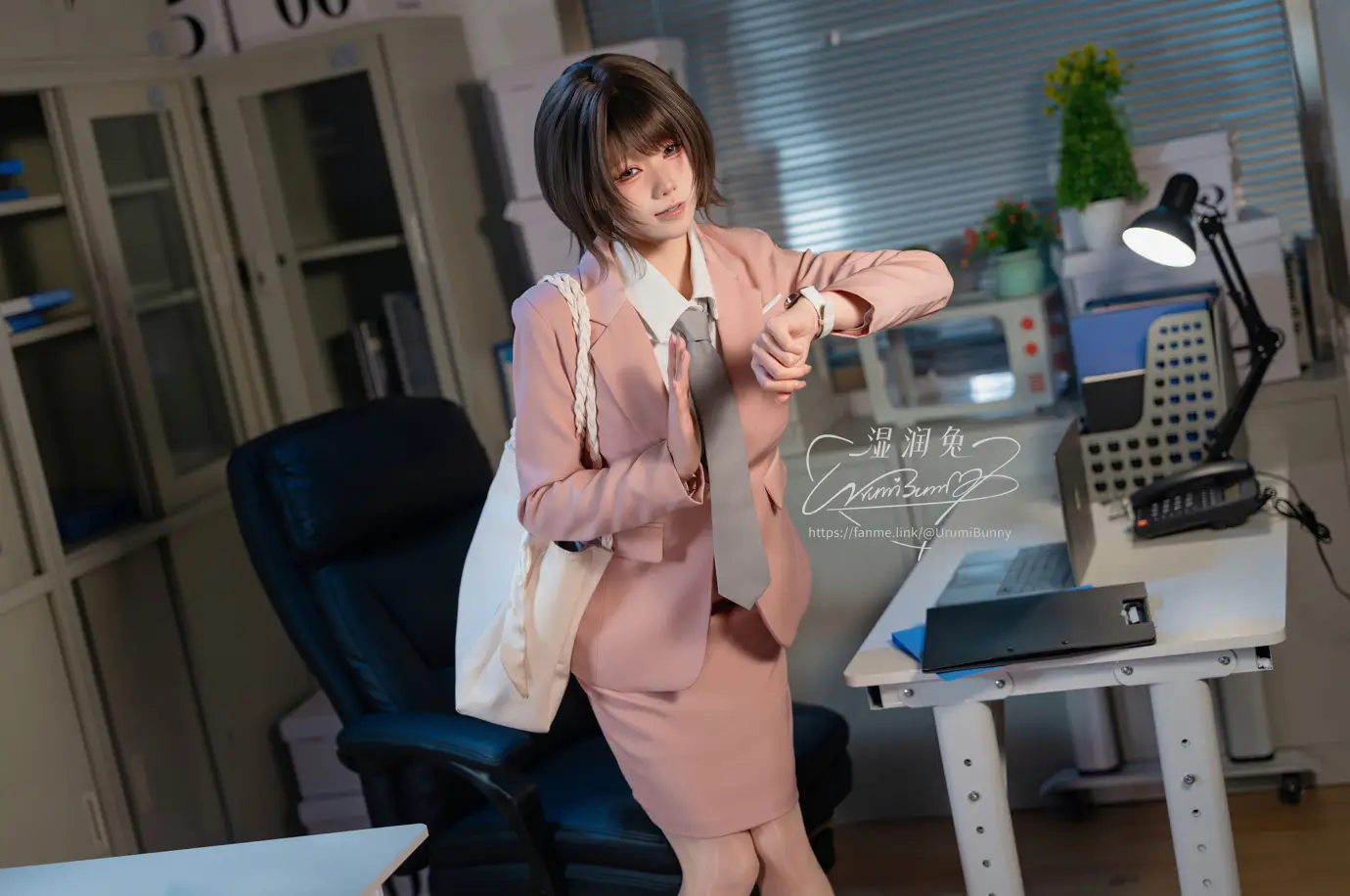 Yiko湿润兔 – 26年08月订阅 职场新人无惨 上篇【119P/1V】