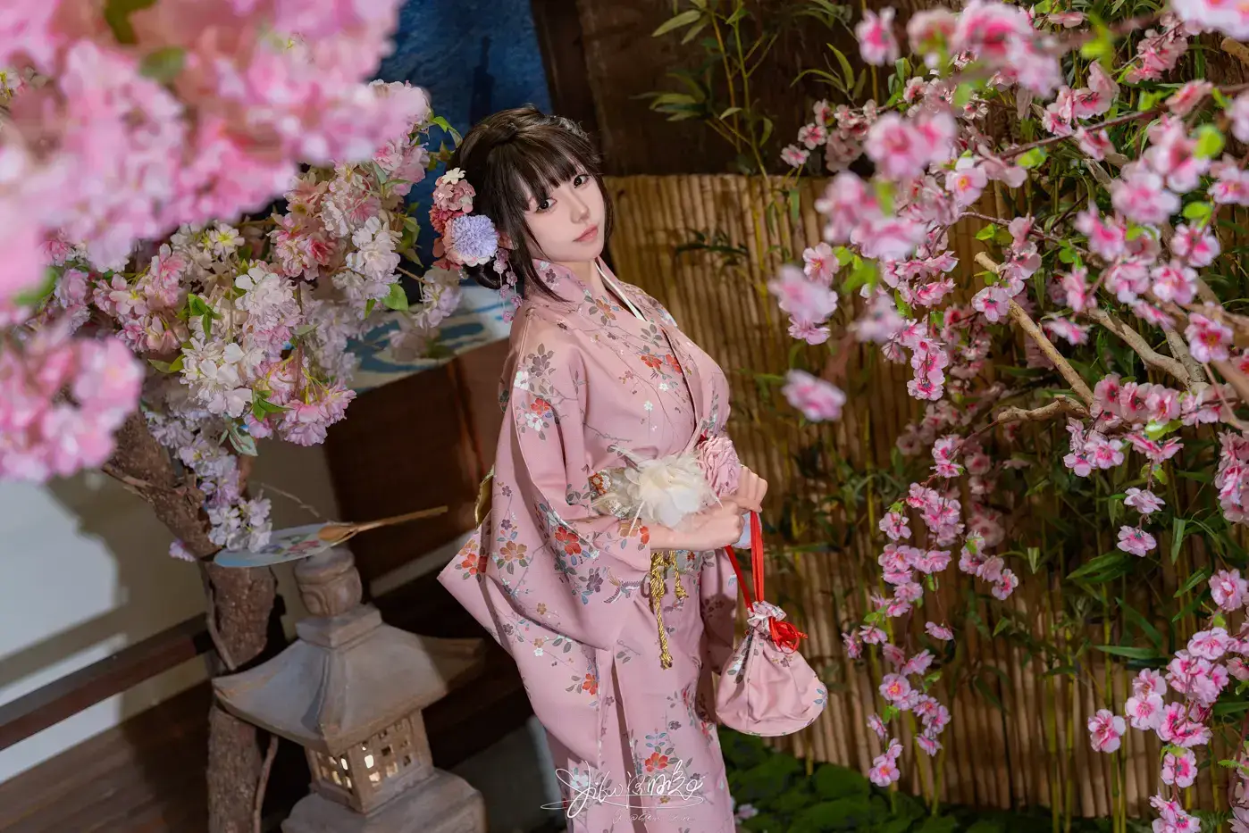 黏黏团子兔（咬一口兔娘）- Yiko湿润兔 温泉の女将