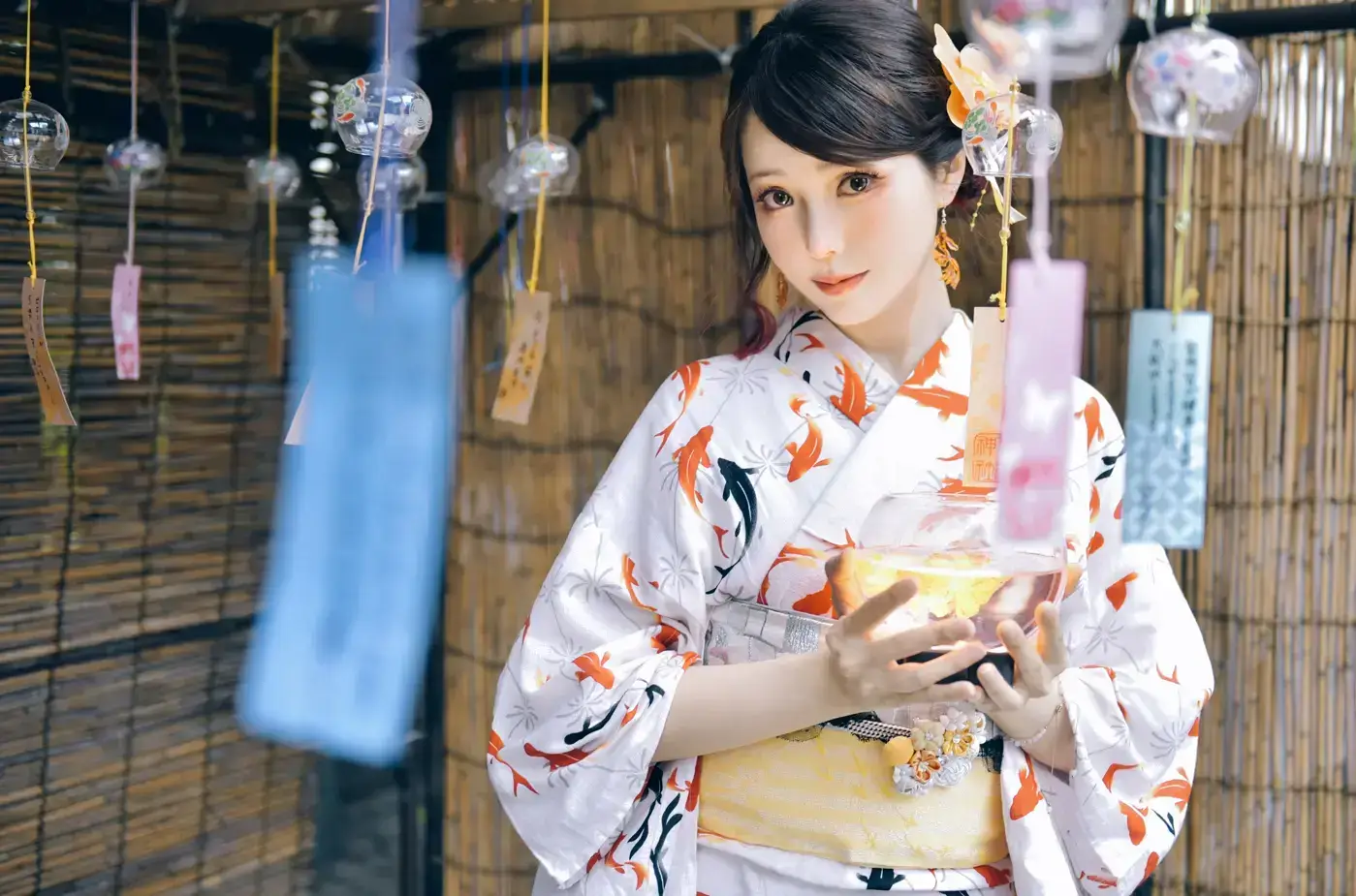 ElyEE子 – Goldfish Stroll 金魚散步
